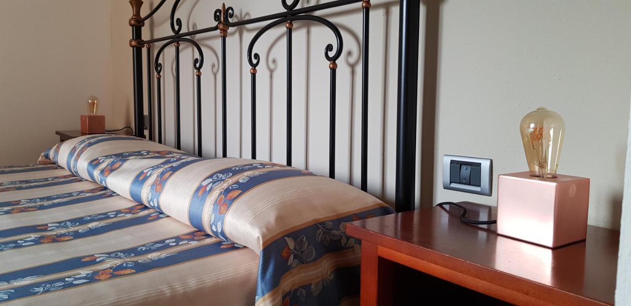La Regibussa - Hotel Ristorante Асти Экстерьер фото