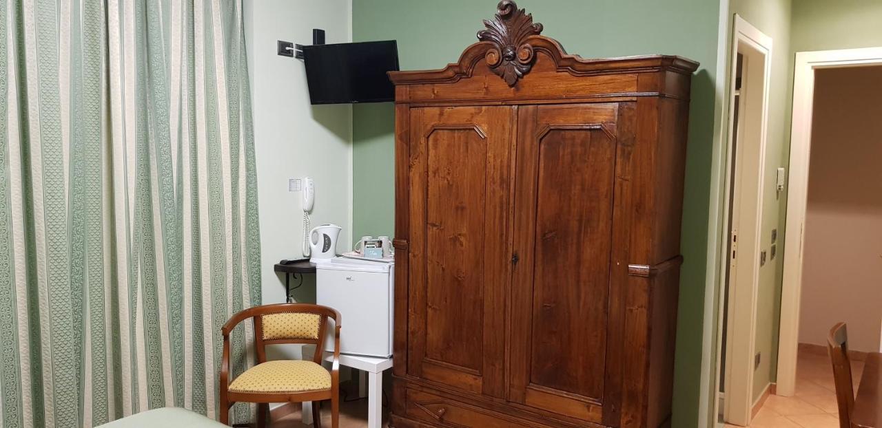 La Regibussa - Hotel Ristorante Асти Экстерьер фото